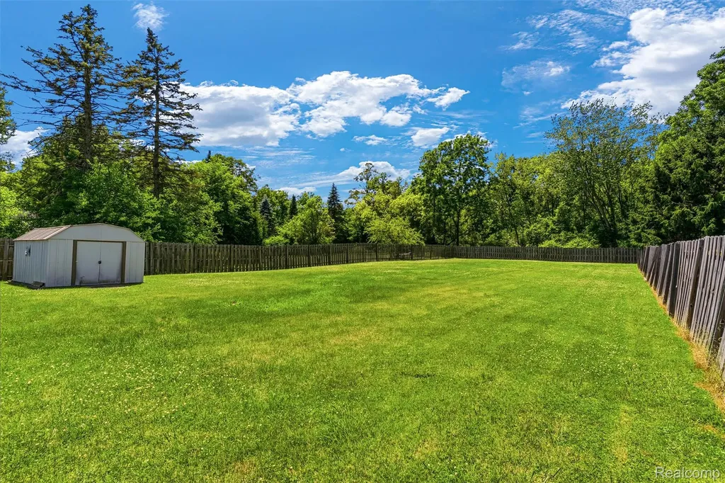 1378 Roat Court Burton City MI 48509