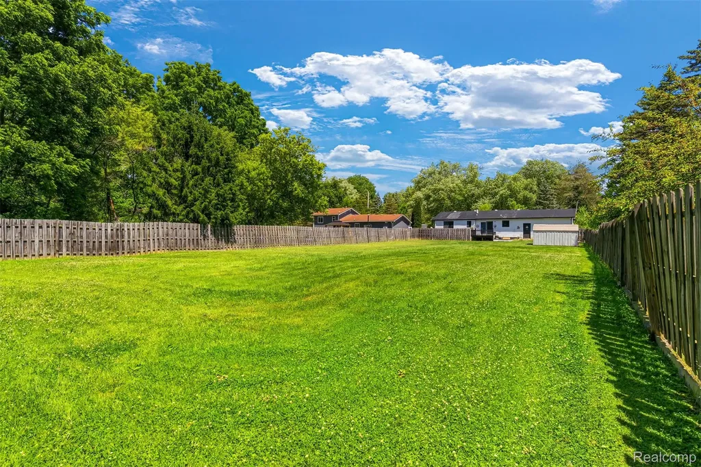 1378 Roat Court Burton City MI 48509