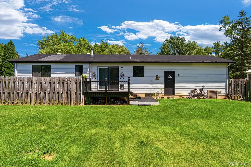 1378 Roat Court Burton City MI 48509