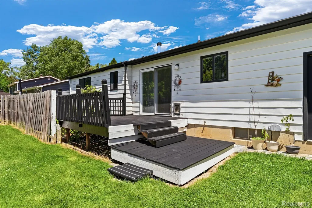 1378 Roat Court Burton City MI 48509