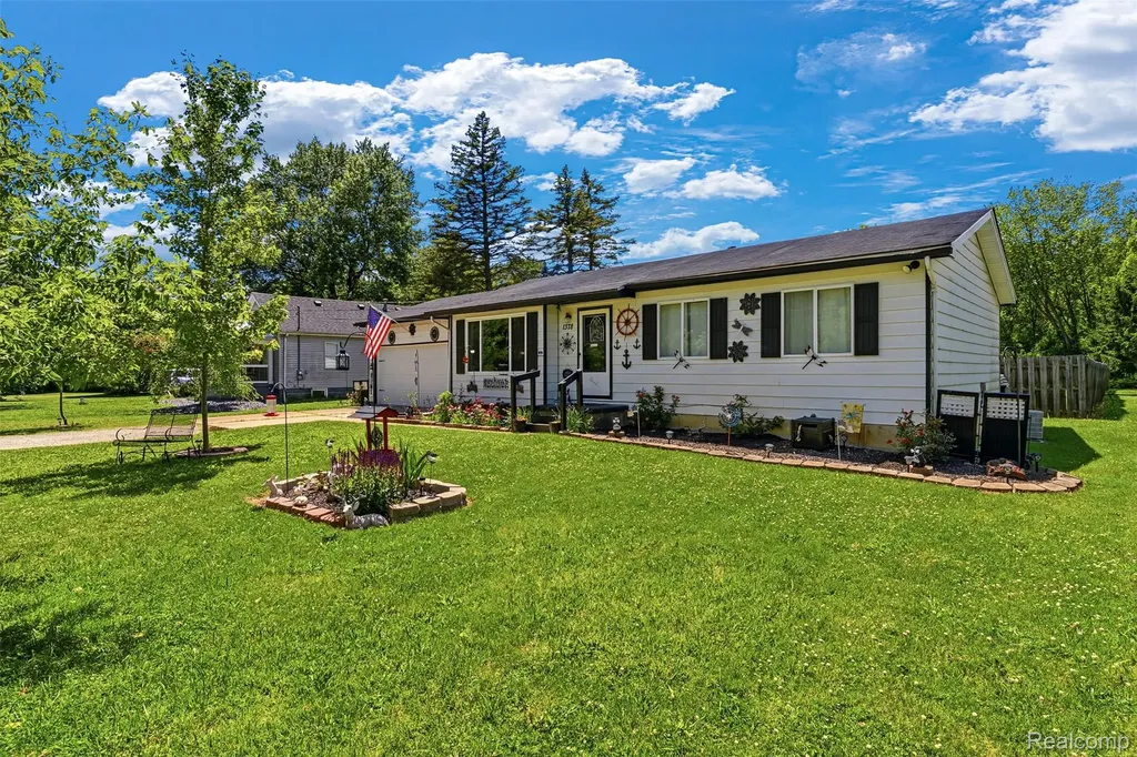 1378 Roat Court Burton City MI 48509