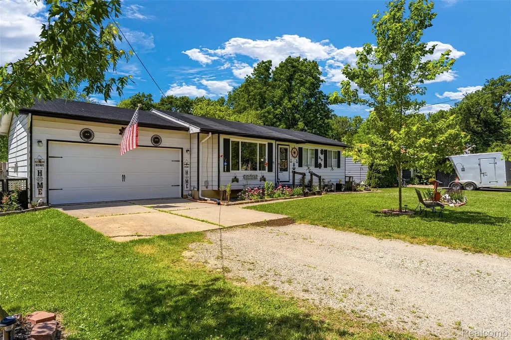 1378 Roat Court Burton City MI 48509