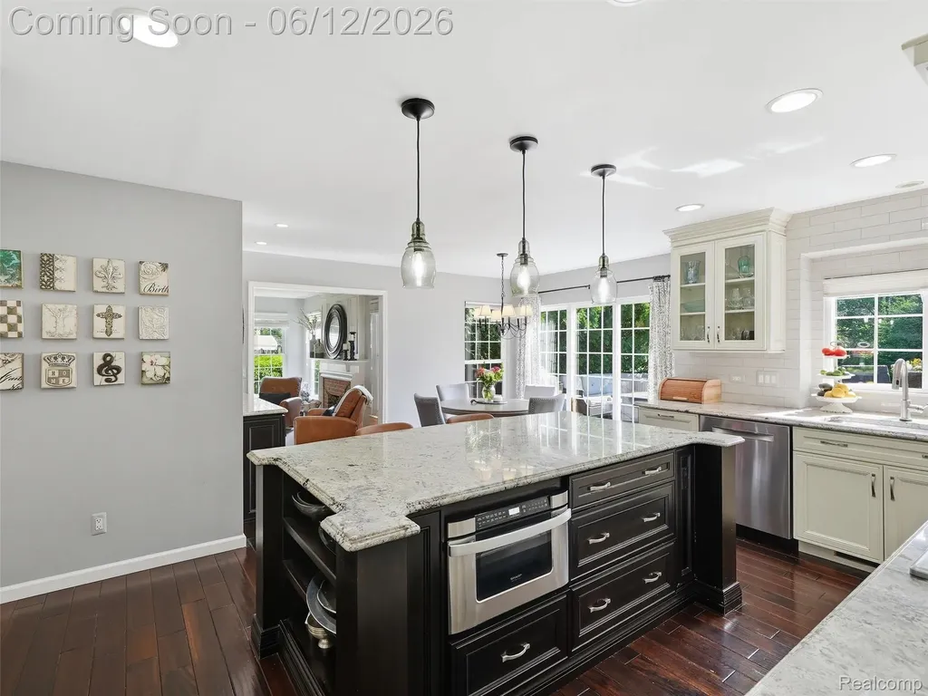 732 Westhills Drive South Lyon City MI 48178