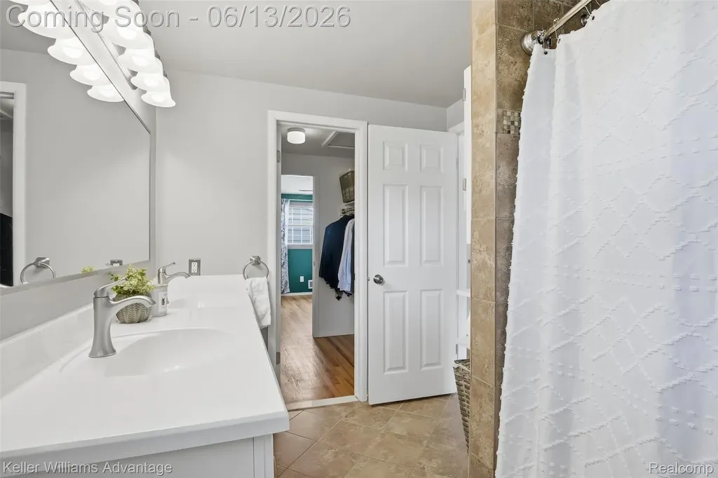 17415 Sunset Street Livonia City MI 48152
