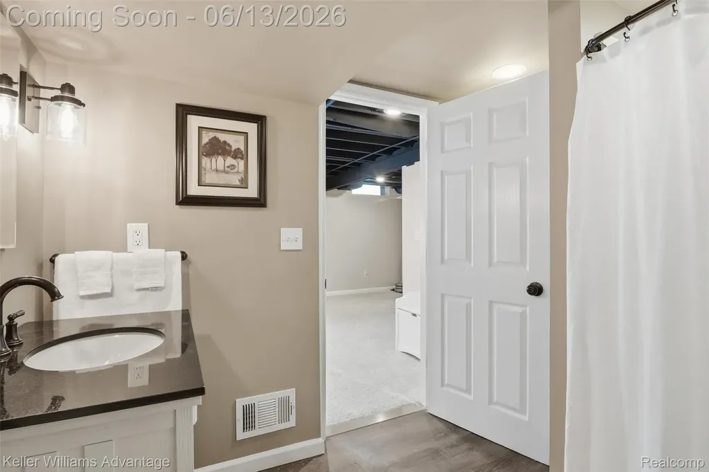 17415 Sunset Street Livonia City MI 48152