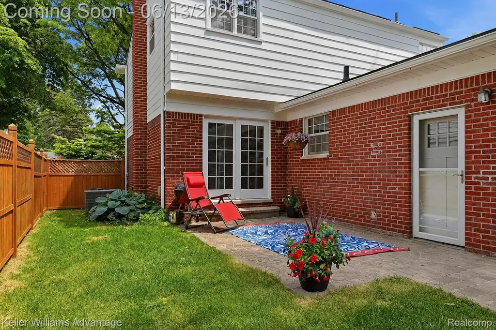 17415 Sunset Street Livonia City MI 48152