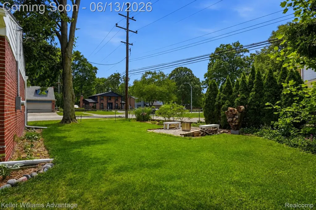 17415 Sunset Street Livonia City MI 48152