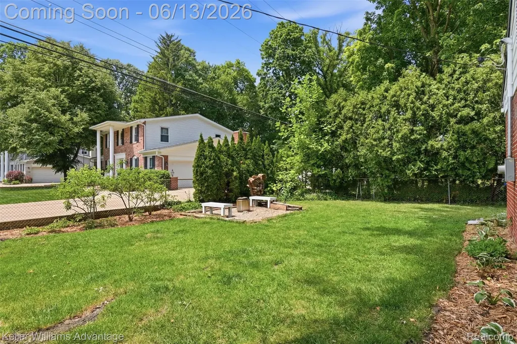 17415 Sunset Street Livonia City MI 48152