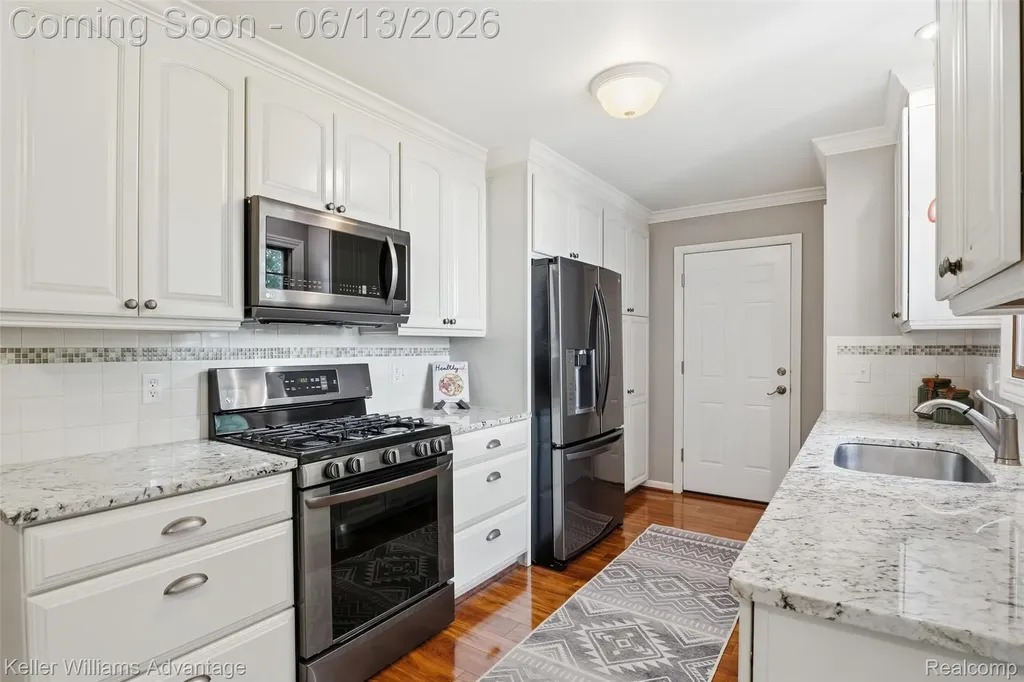 17415 Sunset Street Livonia City MI 48152