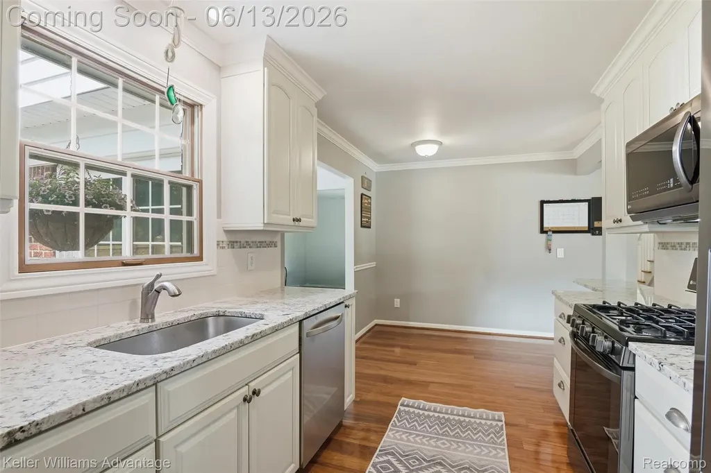 17415 Sunset Street Livonia City MI 48152