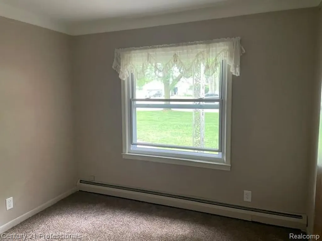32297 Warren Road Garden City City MI 48135