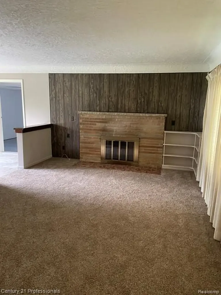 32297 Warren Road Garden City City MI 48135