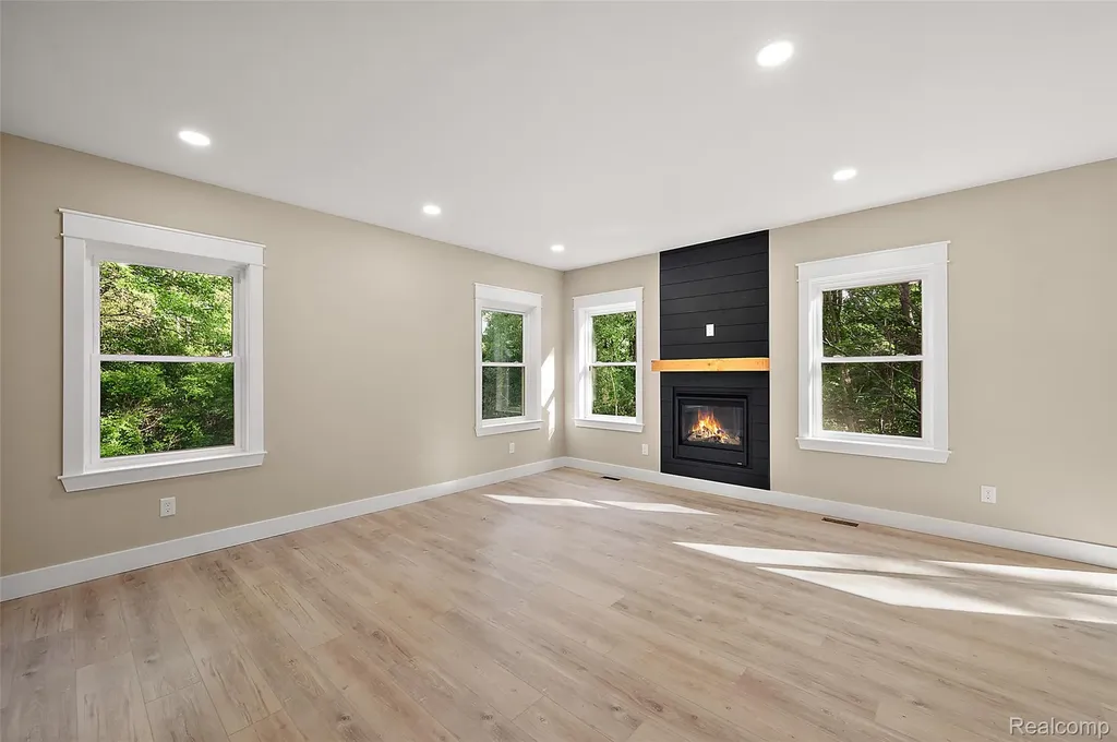 9355 Andersonville Road Springfield Charter Township MI 48346