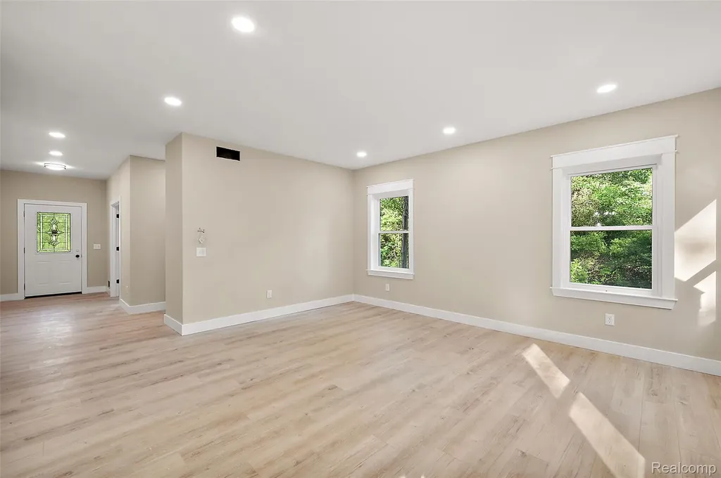 9355 Andersonville Road Springfield Charter Township MI 48346