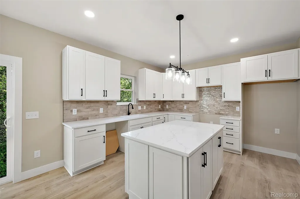 9355 Andersonville Road Springfield Charter Township MI 48346