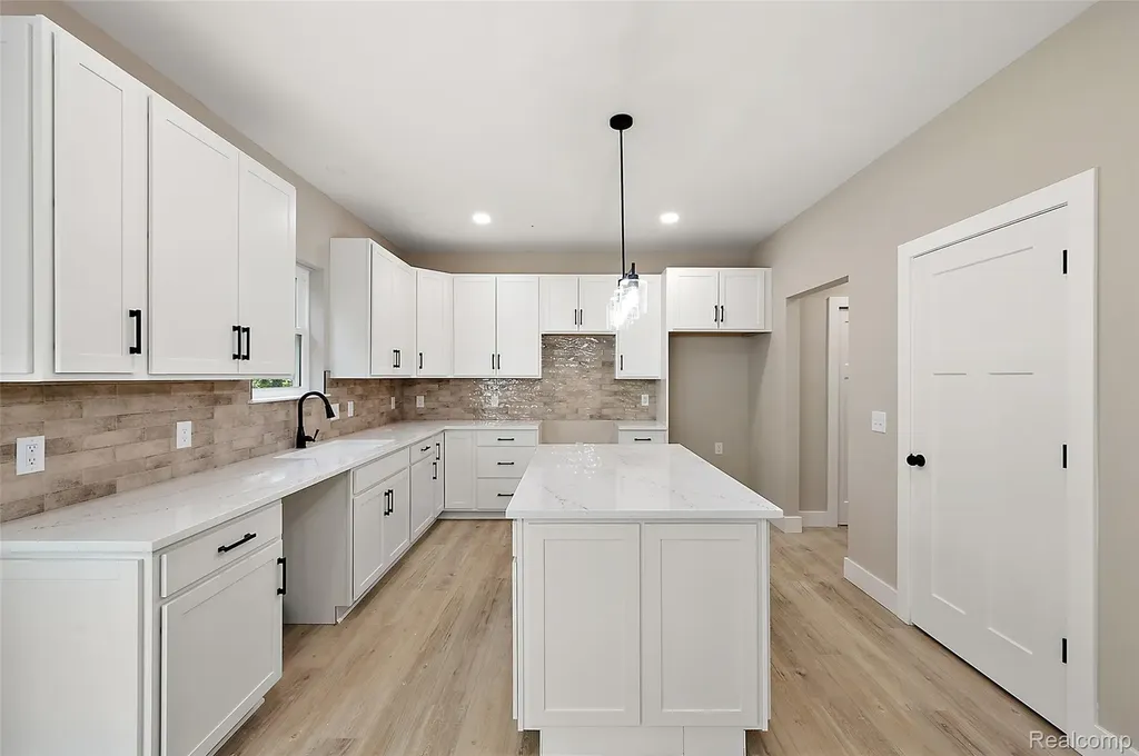 9355 Andersonville Road Springfield Charter Township MI 48346