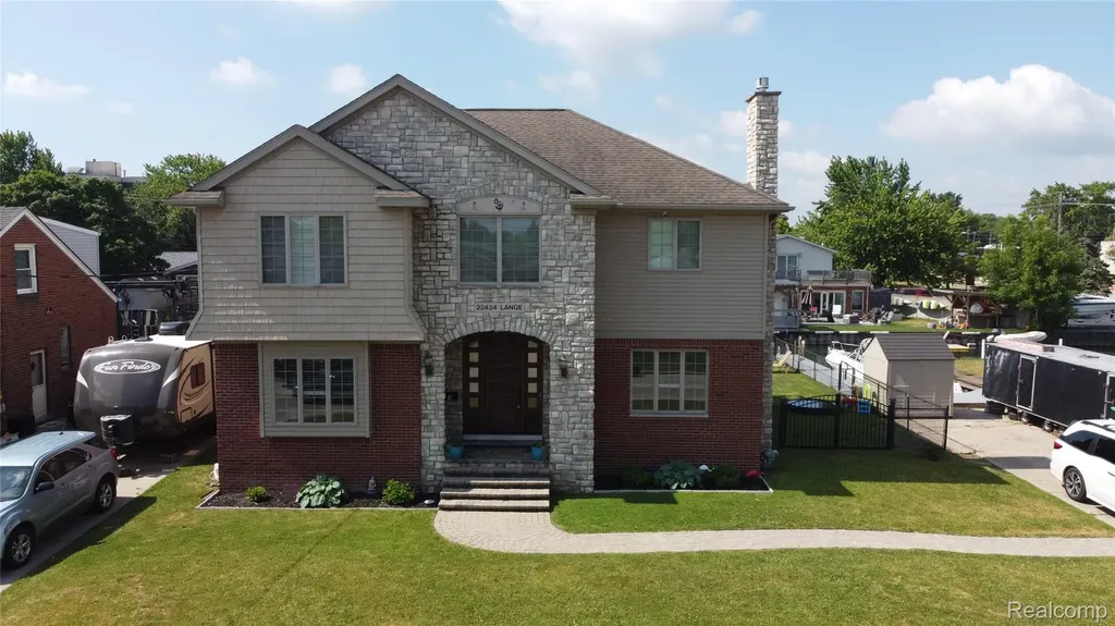 22434 Lange Street St. Clair Shores City MI 48080