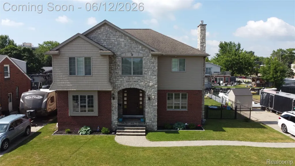 22434 Lange Street St. Clair Shores City MI 48080