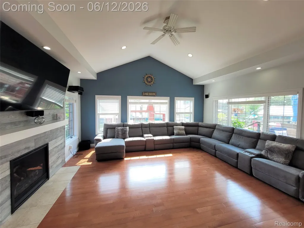 22434 Lange Street St. Clair Shores City MI 48080