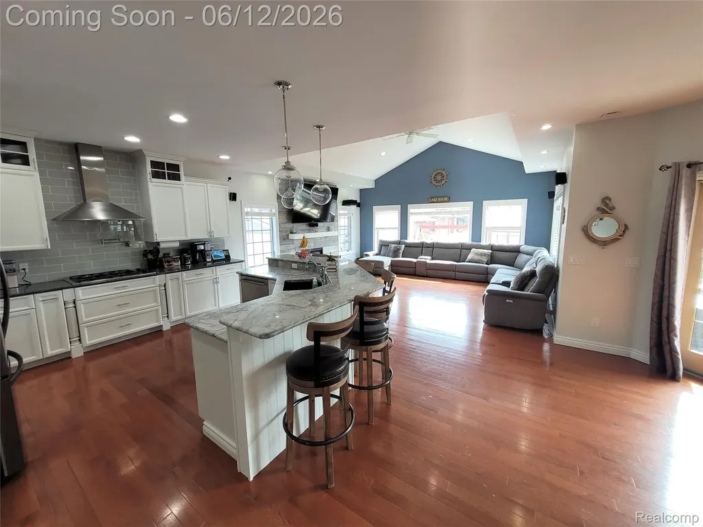 22434 Lange Street St. Clair Shores City MI 48080