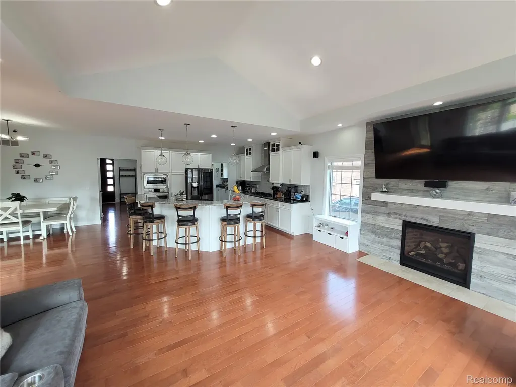 22434 Lange Street St. Clair Shores City MI 48080