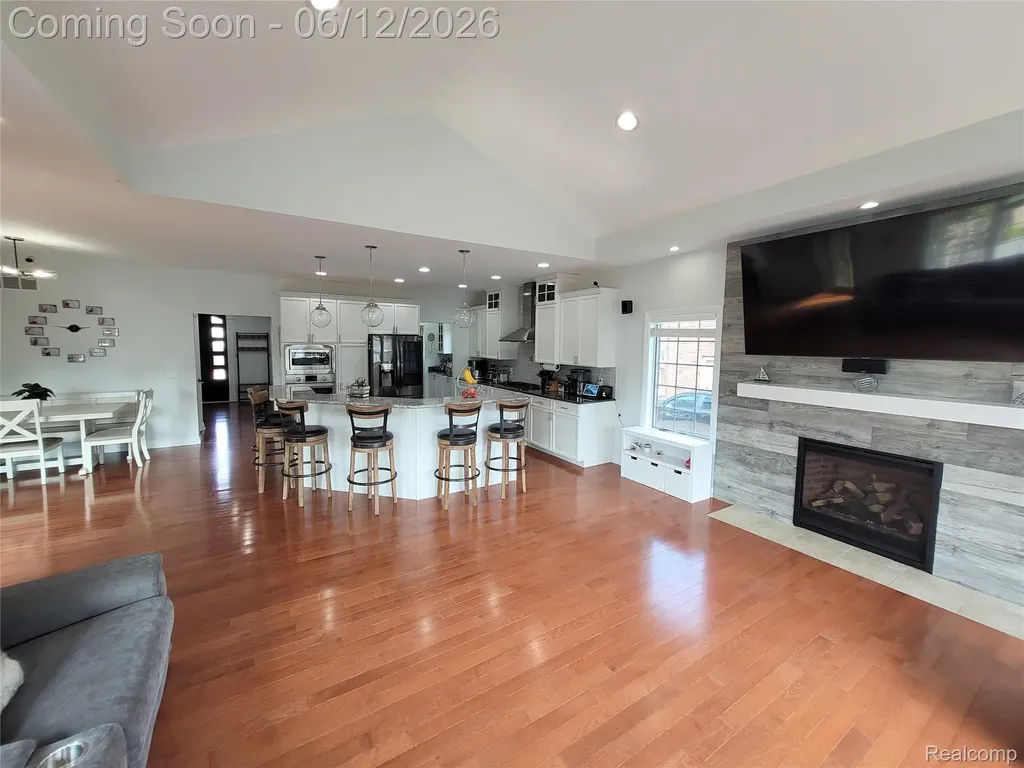22434 Lange Street St. Clair Shores City MI 48080
