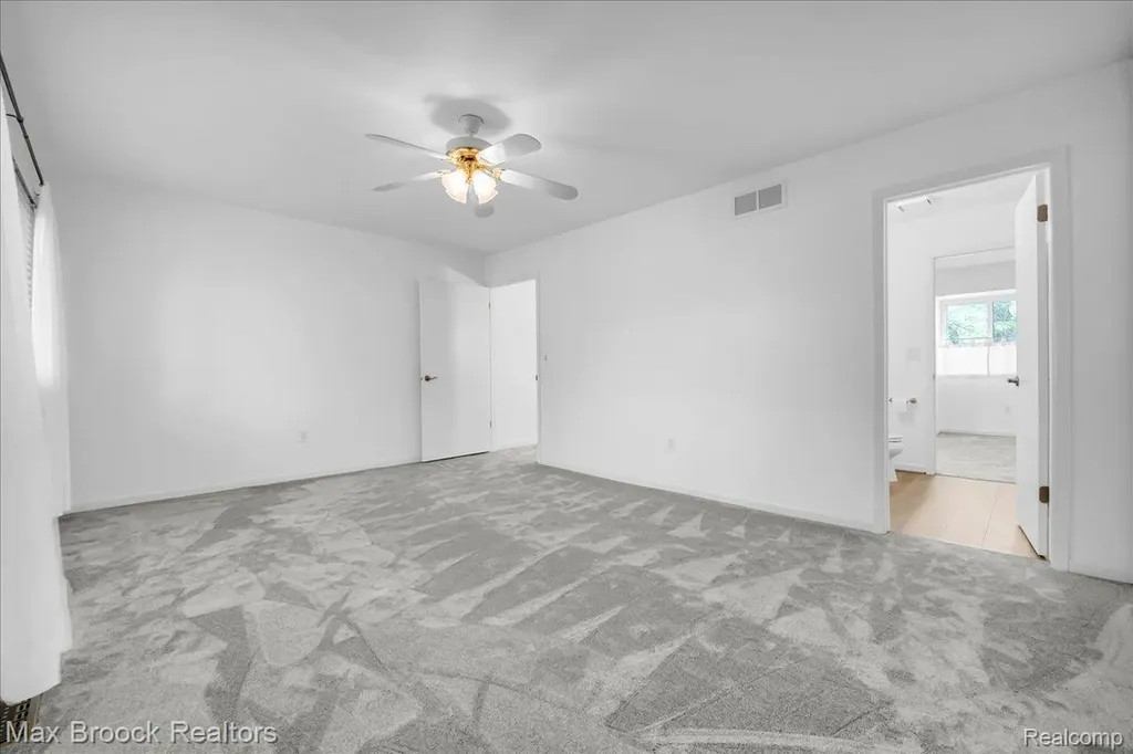 1853 Torquay Avenue Royal Oak City MI 48073