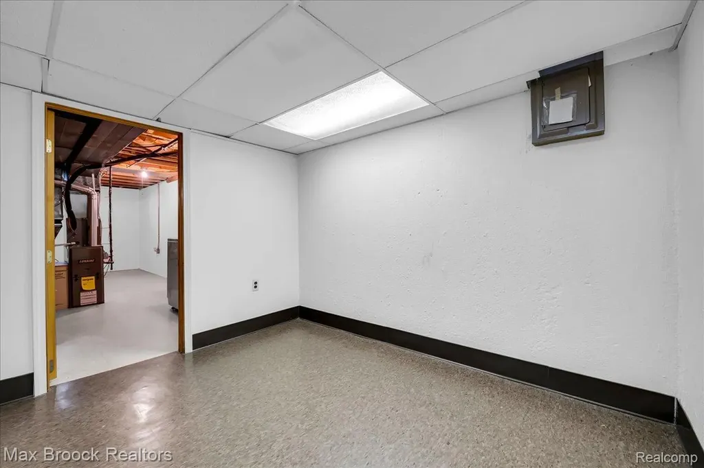 1853 Torquay Avenue Royal Oak City MI 48073