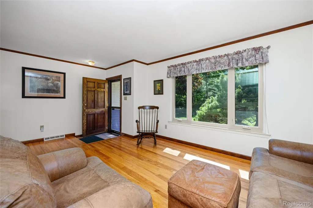 760 Waterbury Road Highland Charter Township MI 48356