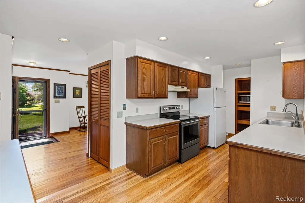 760 Waterbury Road Highland Charter Township MI 48356