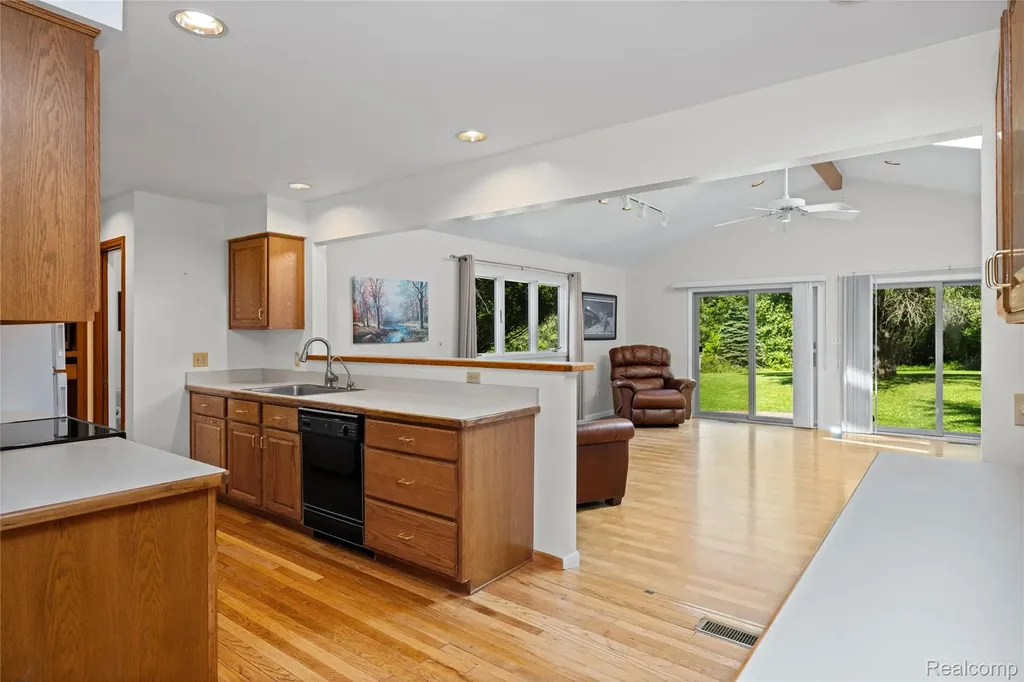 760 Waterbury Road Highland Charter Township MI 48356