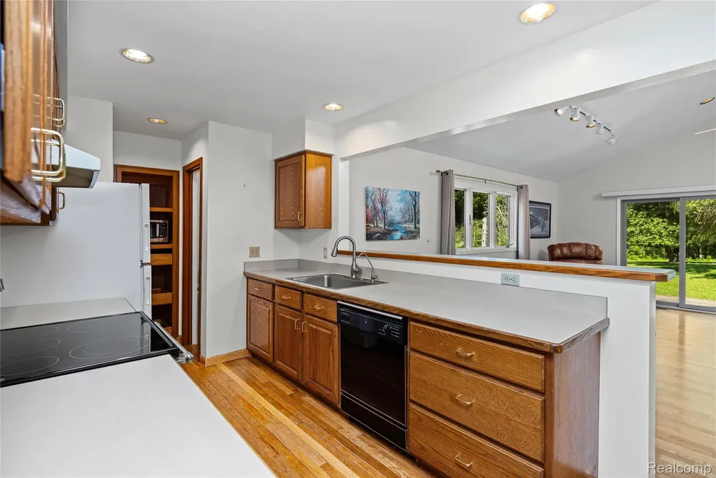760 Waterbury Road Highland Charter Township MI 48356