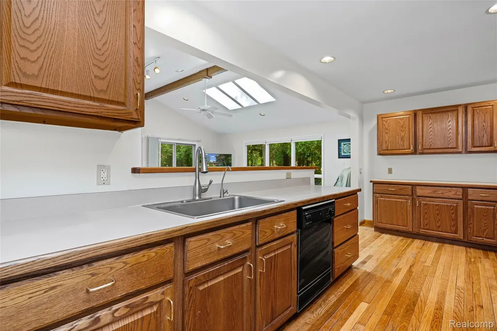 760 Waterbury Road Highland Charter Township MI 48356