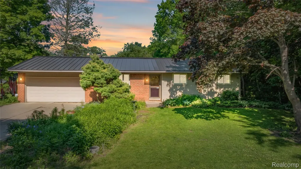 760 Waterbury Road Highland Charter Township MI 48356