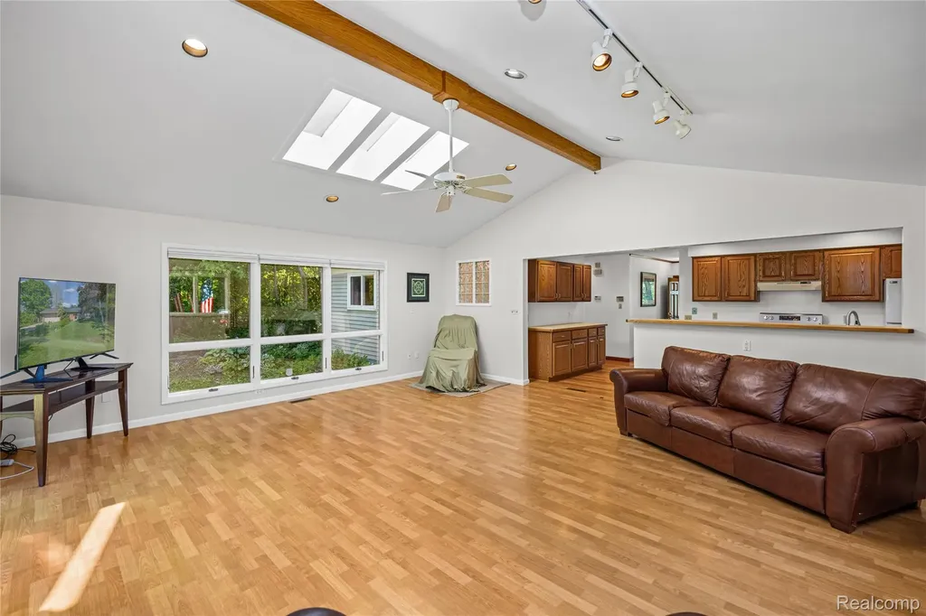 760 Waterbury Road Highland Charter Township MI 48356