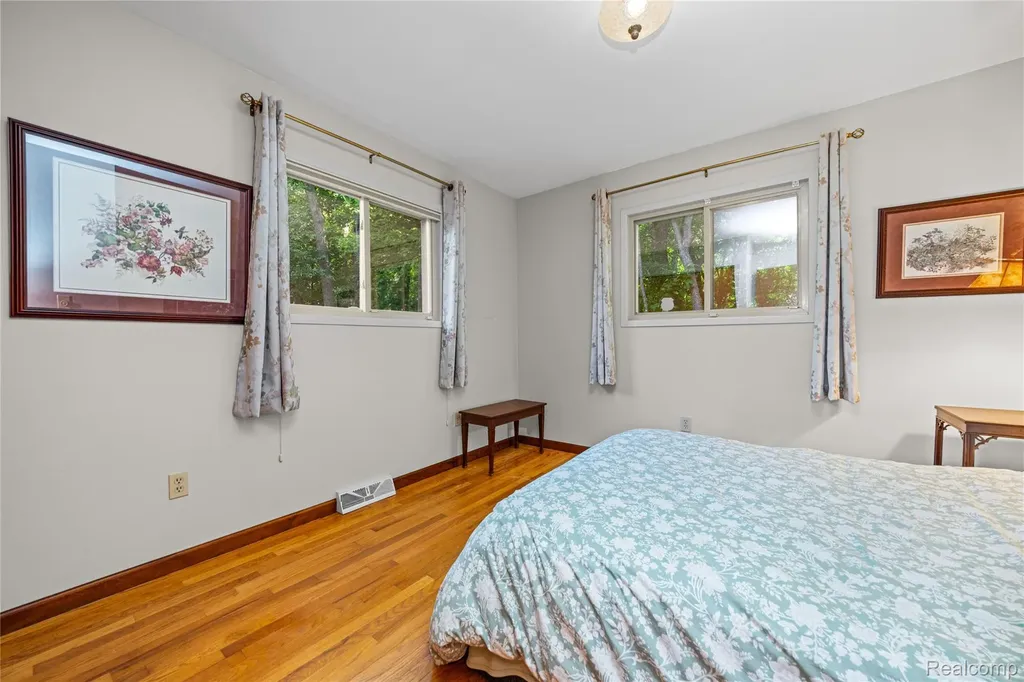760 Waterbury Road Highland Charter Township MI 48356