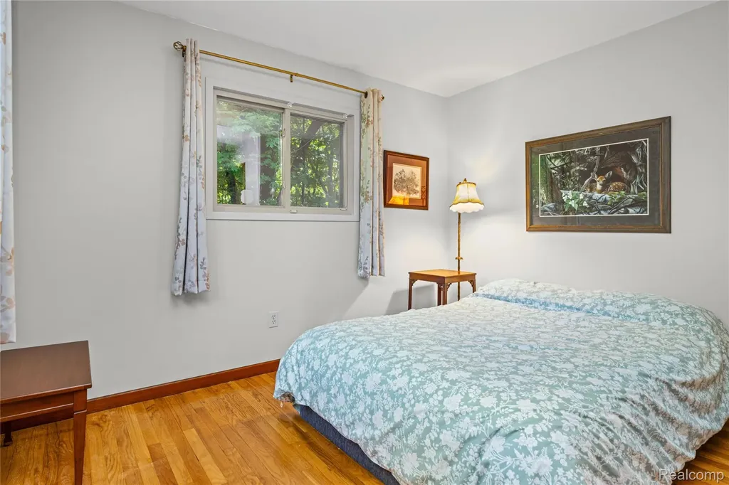 760 Waterbury Road Highland Charter Township MI 48356