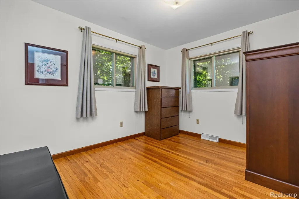 760 Waterbury Road Highland Charter Township MI 48356