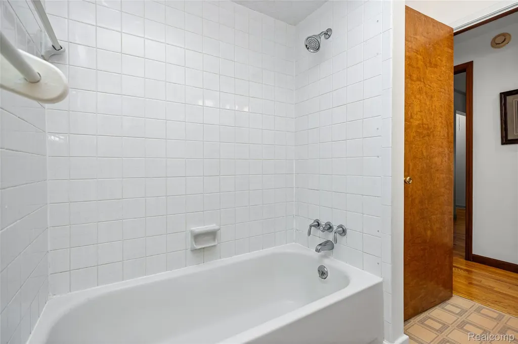 760 Waterbury Road Highland Charter Township MI 48356