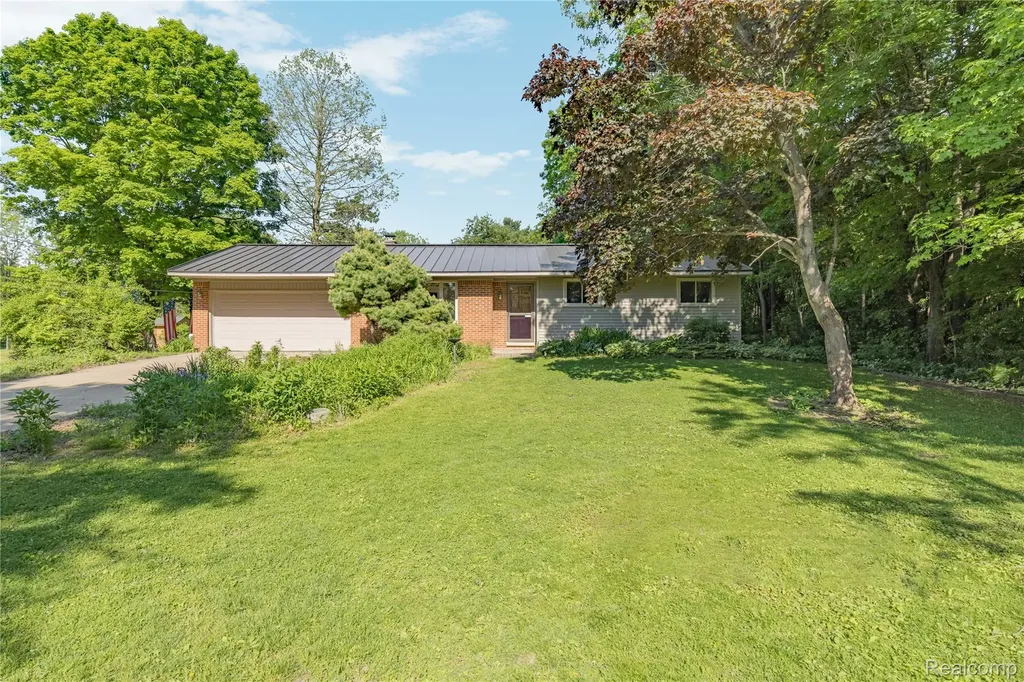 760 Waterbury Road Highland Charter Township MI 48356