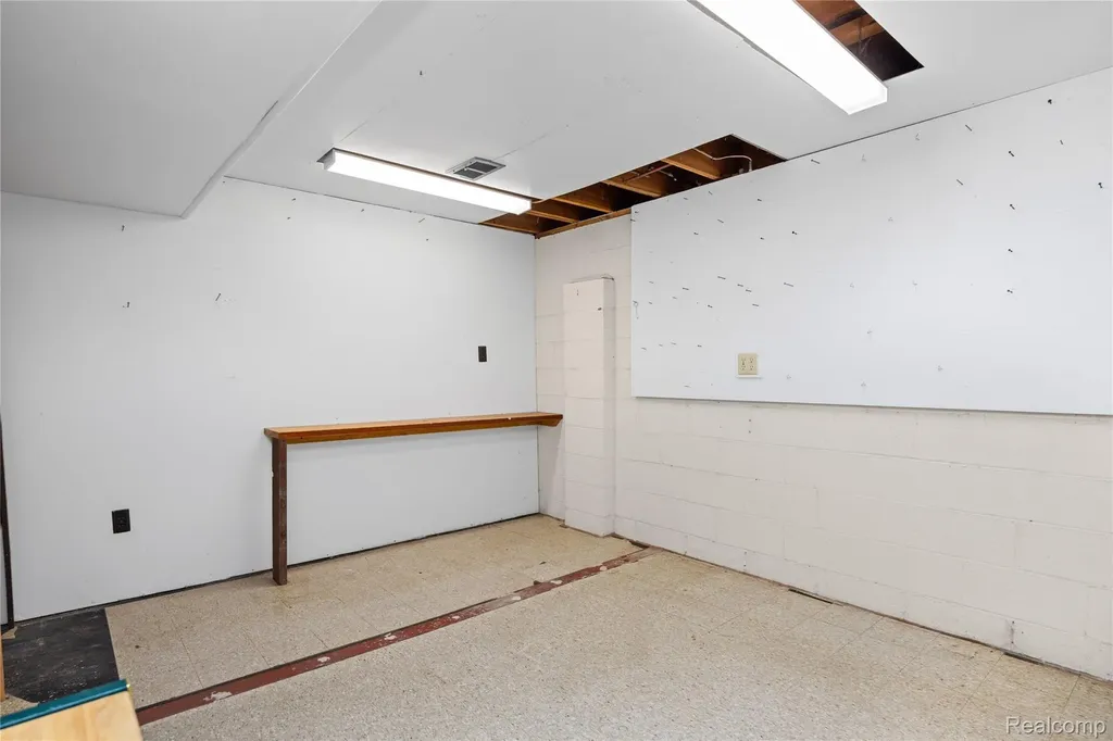 760 Waterbury Road Highland Charter Township MI 48356