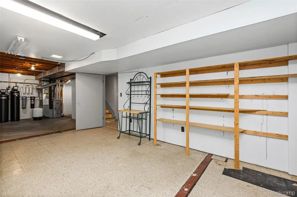 760 Waterbury Road Highland Charter Township MI 48356
