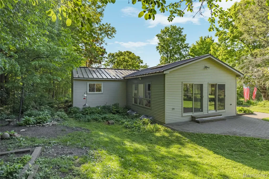 760 Waterbury Road Highland Charter Township MI 48356