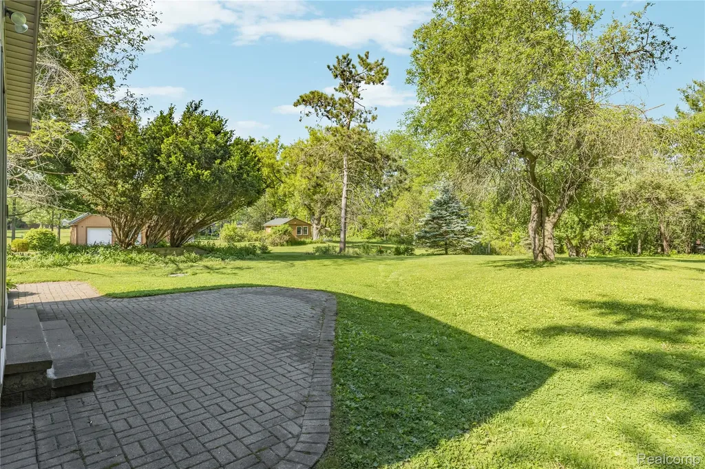 760 Waterbury Road Highland Charter Township MI 48356