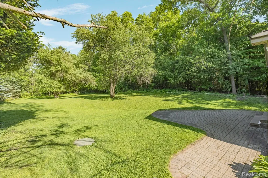 760 Waterbury Road Highland Charter Township MI 48356