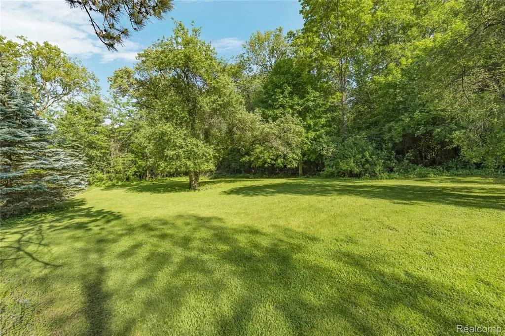 760 Waterbury Road Highland Charter Township MI 48356