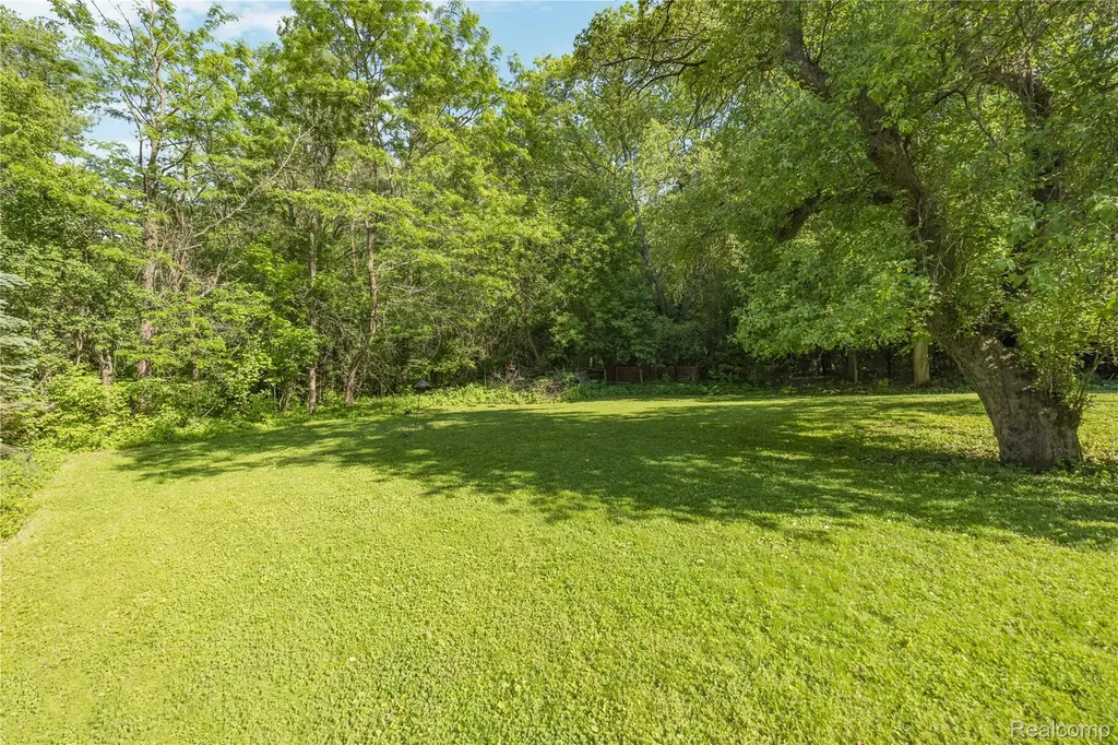 760 Waterbury Road Highland Charter Township MI 48356