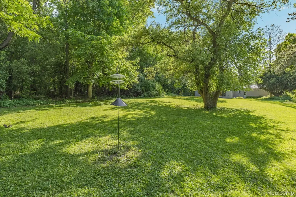 760 Waterbury Road Highland Charter Township MI 48356