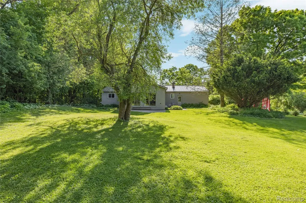 760 Waterbury Road Highland Charter Township MI 48356