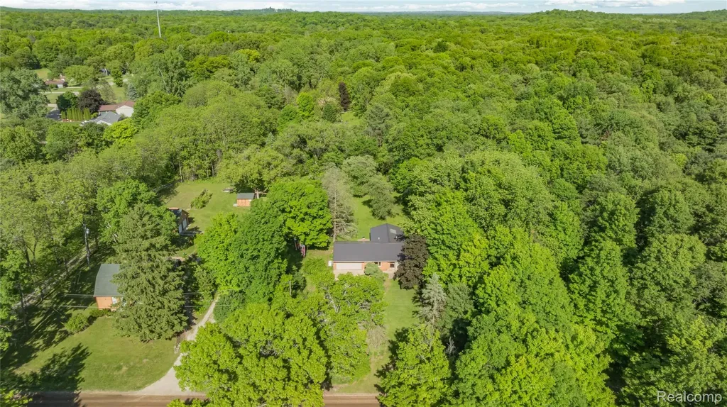 760 Waterbury Road Highland Charter Township MI 48356
